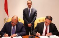 الدكتور/ عمرو طلعت وزير الاتصالات وتكنولوجيا المعلومات   يشهد توقيع مذكرة تفاهم بين الشركة المصرية للاتصالات وشركة فايبر مصر   للتعاون في مجال خدمات الكابلات البحرية