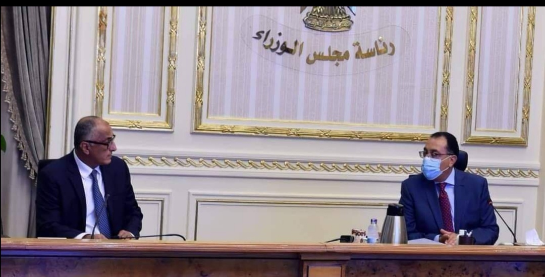 رئيس الوزراء  يشيد بقطاع المصارف خلال لقائه بطارق عامر