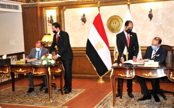 اتصالات مصر أول شركة تقدم خدمات التوثيق والشهر العقاري في فروعها