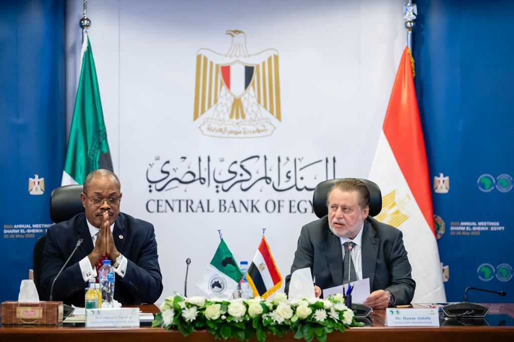 البنك المركزي يوقع مذكرة تفاهم مع مجموعة بنك التنمية الإفريقي لاستضافة مصر الاجتماعات السنوية للمجموعة بمدينة شرم الشيخ في مايو 2023