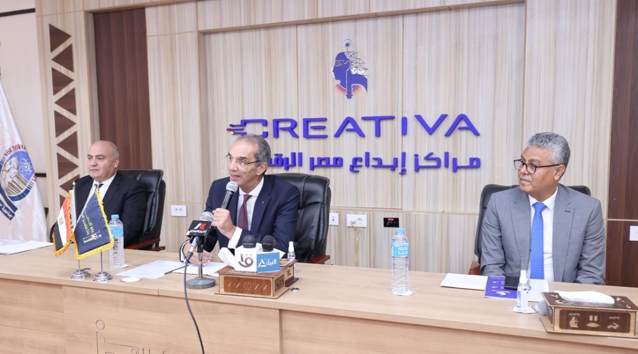 د/ عمرو طلعت وزير الاتصالات يزور مركز إبداع مصر الرقمية 