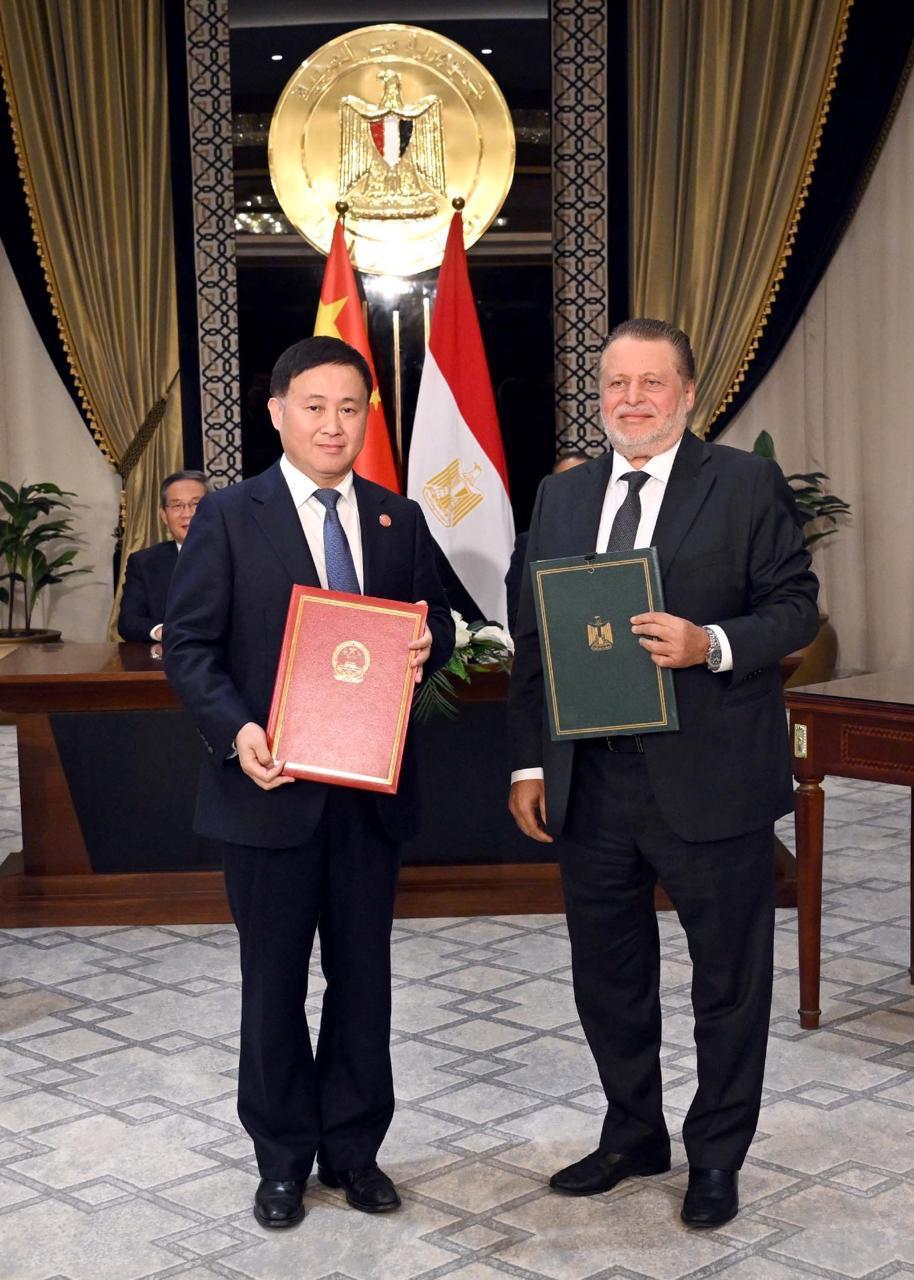 محافظ البنك المركزي المصري يوقع مذكرة تفاهم مع نظيره الصيني لتعزيز التعاون المشترك بين الجانبين