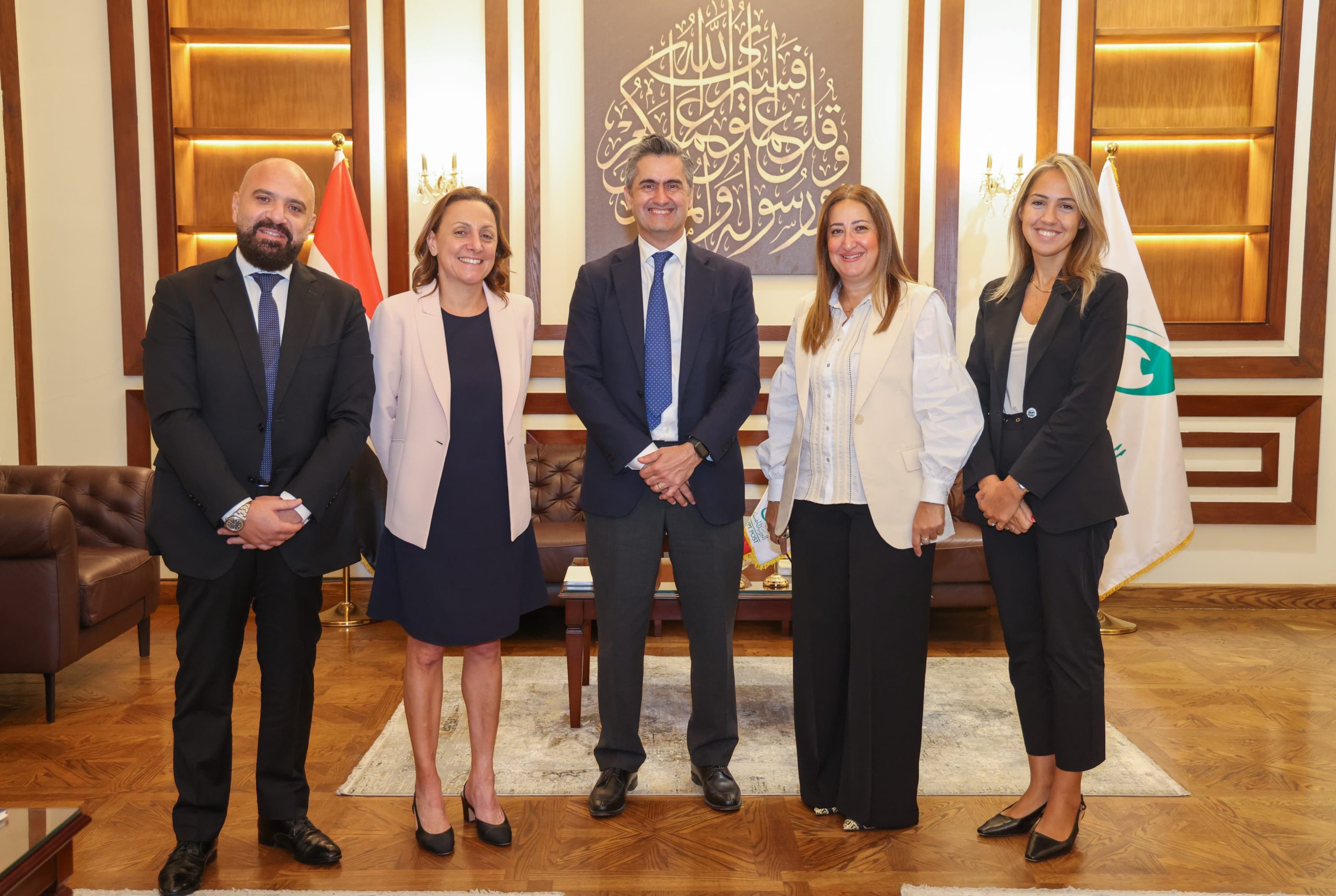 رئيس البريد المصري تلتقي الرئيس الإقليمي لشركة 