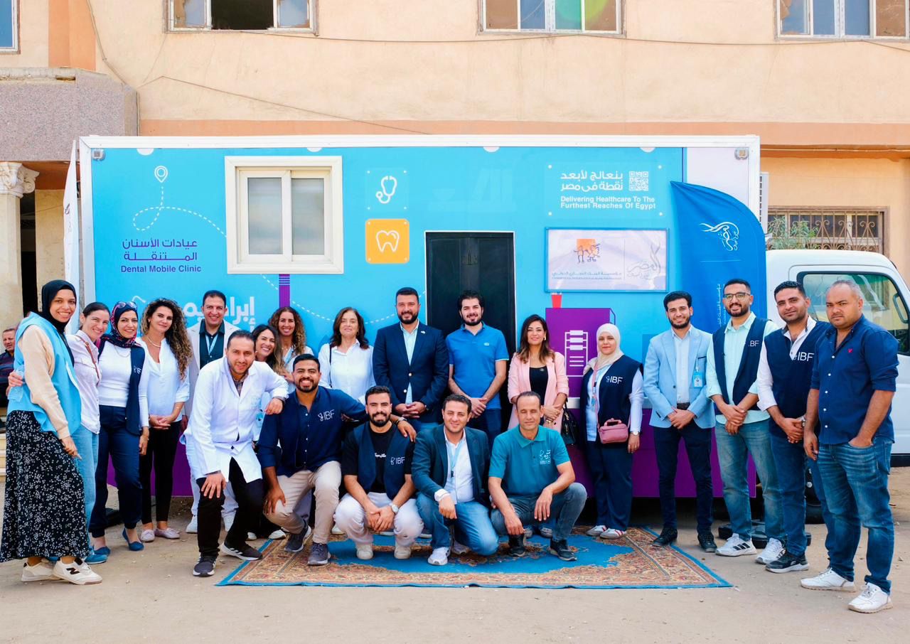 مؤسسة البنك التجاري الدولي ومؤسسة إبراهيم بدران يحتفلان بافتتاح عيادة الأسنان المتنقلة ضمن مشروع 