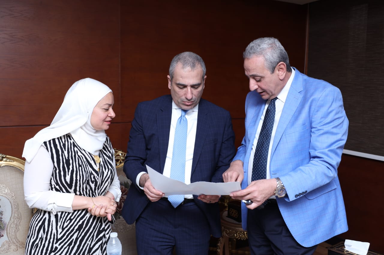 رئيس البنك الزراعي المصري يلتقي محافظ الغربية لدعم جهود تحقيق التنمية الزراعية وتحفيز الاستثمار في القطاعات الإنتاجية بالمحافظة