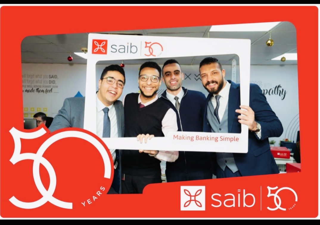 بنك saib  يحتفل بمرور 50 عاماً على تأسيسه مع موظفيه.