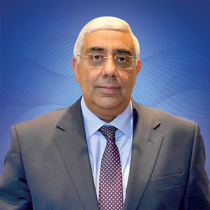 اشرف القاضي يشيد بقرار الرئيس السيسي بالتحديد لطارق عامر محافظ المركزي