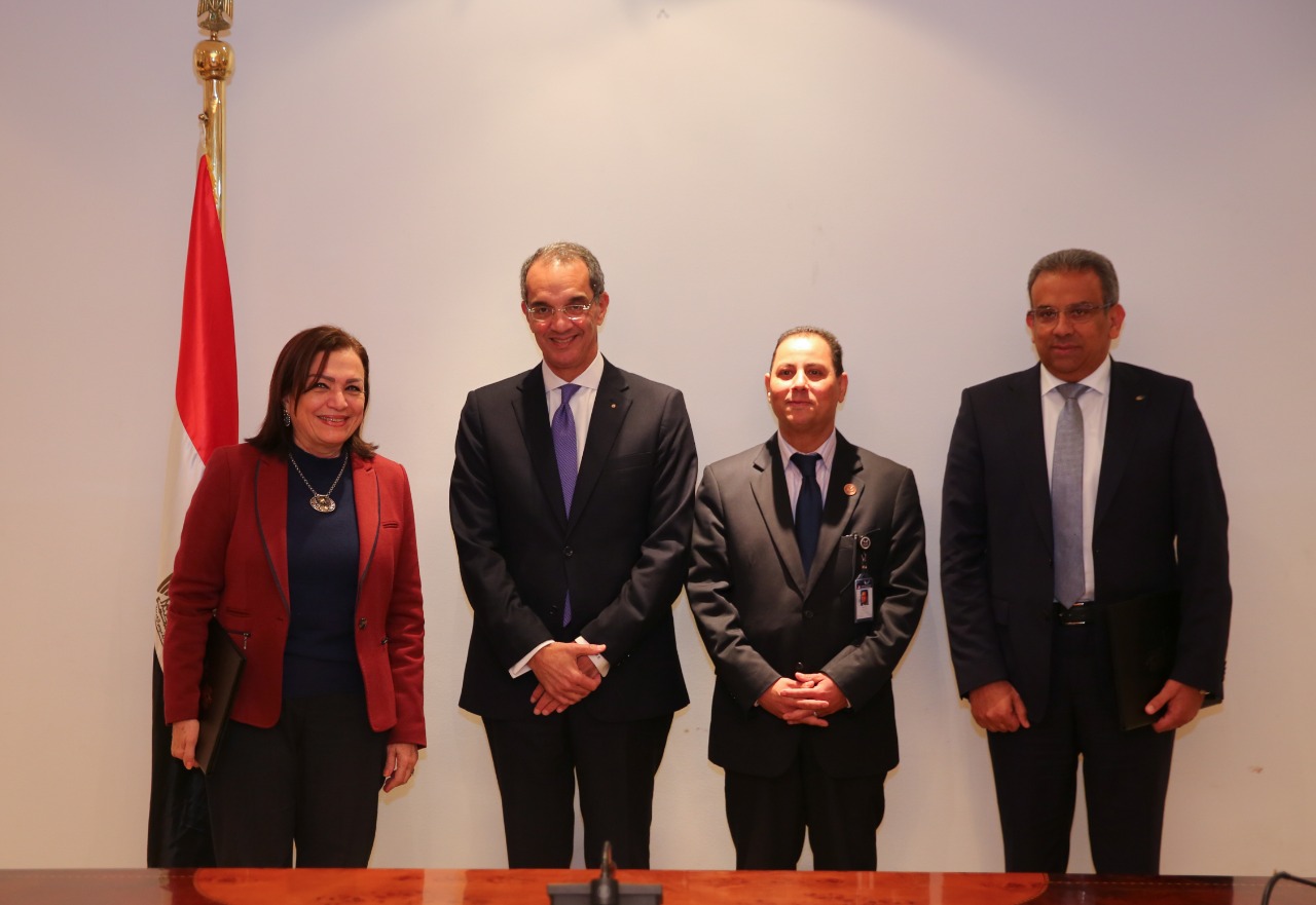 الدكتور/ عمرو طلعت   يشهد توقيع مذكرة تفاهم بين هيئة البريد والاتحاد المصري للتمويل متناهي الصغر
