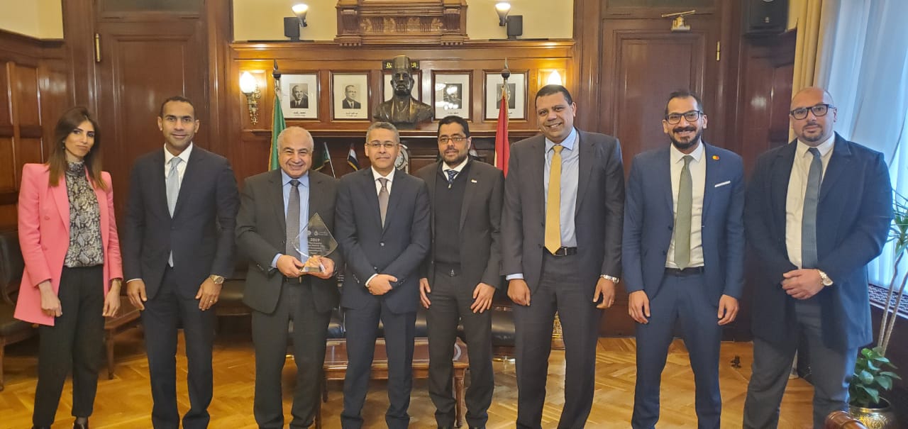 بنك مصر يحصد جائزة البنك الأسرع نمواً في عمليات التسوق عبر شبكة الإنترنت