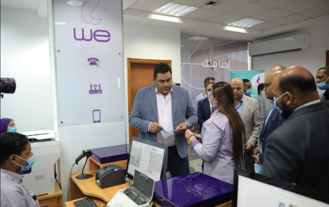 الرئيس التنفيذي للمصرية للاتصالات يتفقد سير العمل بمحطتي الإنزال براس غارب والزعفرانة