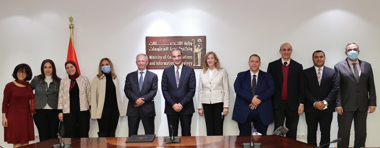 توقيع اتفاقية تعاون لتقديم درجة ماجستير مهنى من جامعة أوتاوا الكندية  فى الهندسة الكهربية والحاسبات