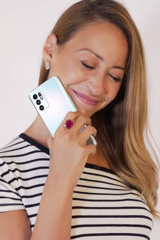 النجمة منة شلبي تتعاون مع OPPO في إطلاق سلسلة Reno6 الجديدة تحت شعار 