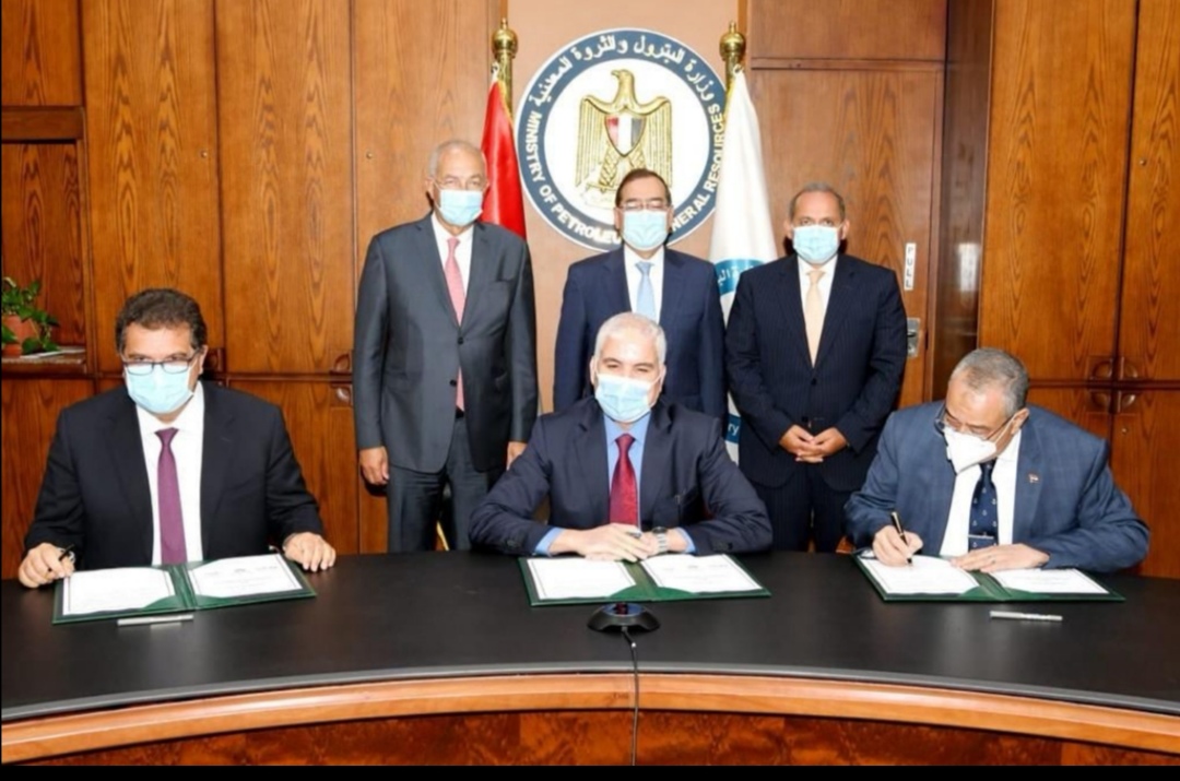 الأهلي كابيتال القابضة توقع اتفاقية المساهمين مع شركة أبو قير للأسمدة والصناعات الكيماوية وشركة حلوان للأسمدة