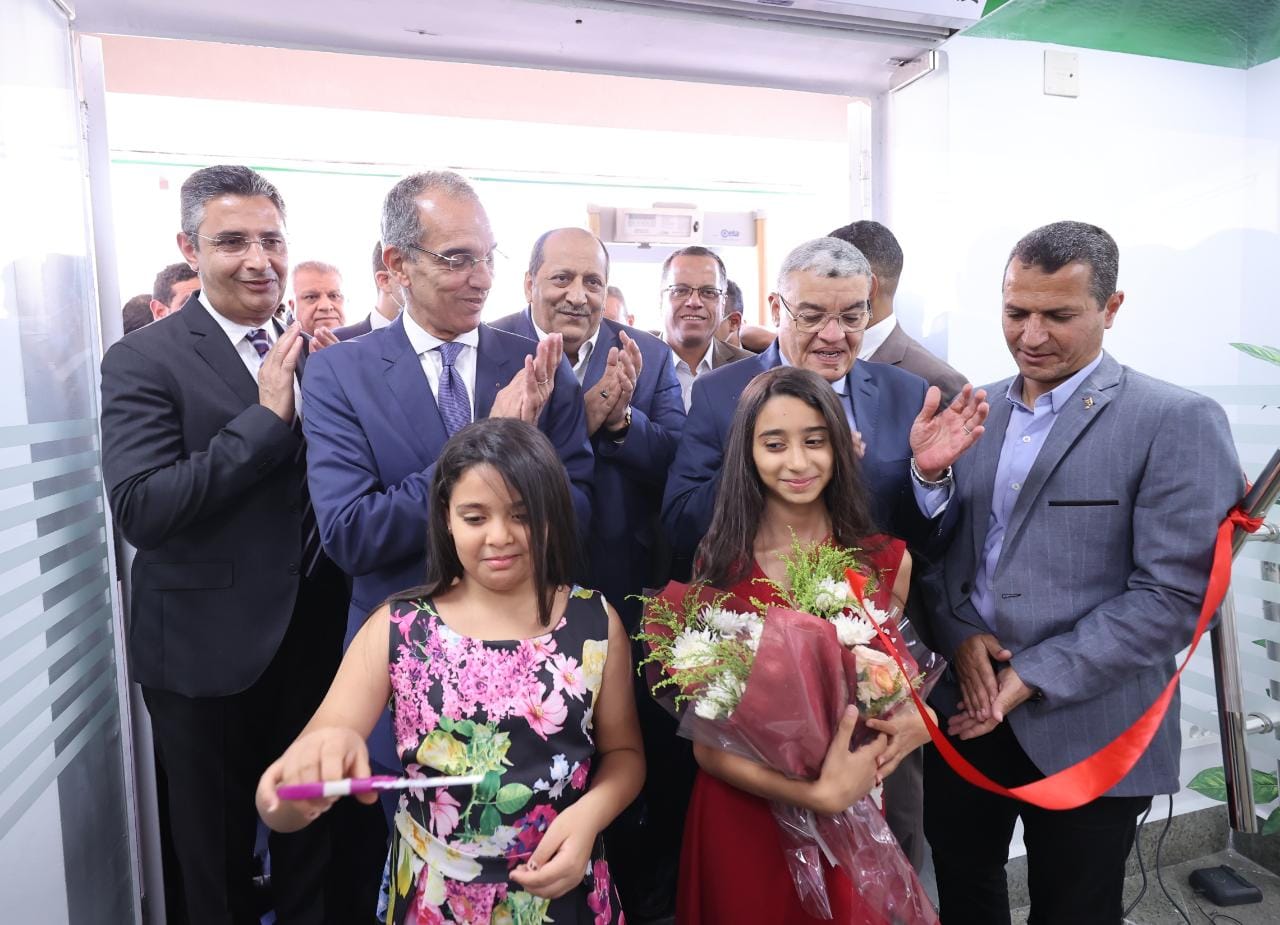 د٠ عمرو طلعت يفتتح ويتفقد عدد من مشروعات وزارة الاتصالات وتكنولوجيا المعلومات بمبادرة حياة كريمة فى قرى محافظة المنيا