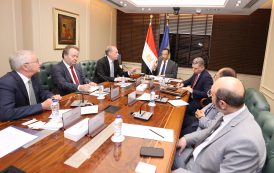 وزير الاتصالات   يبحث مع مسئولي شركة HMD خطط التوسع في تصنيع وتصدير هواتف 