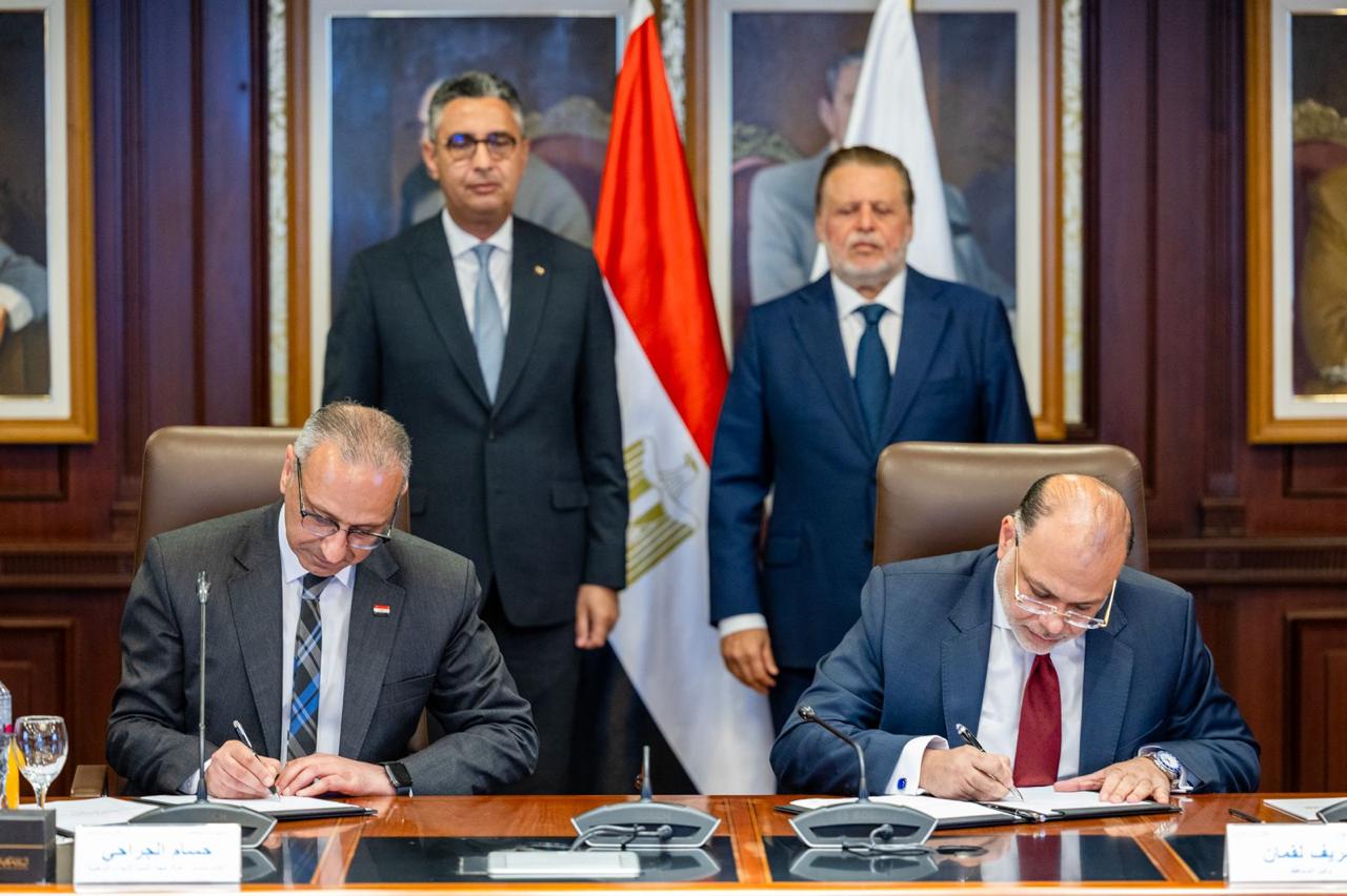محافظ البنك المركزي المصري ووزير التموين والتجارة الداخلية يشهدان توقيع بروتوكول تعاون مشترك يتيح للقطاع المصرفي الاستعلام الإلكتروني المجمع عن بيانات منظومة السجل التجاري