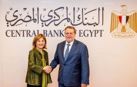 محافظ البنك المركزي المصري يلتقي نائب رئيس بنك الاستثمار الأوروبي